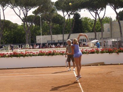 Sara Errani si ritira sul 4-5: Camila al 2° turno di Pechino